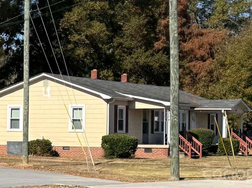 2040 Kannapolis Highway, Kannapolis, NC 28031.  MLS# CAR4363197, YatesRealty ID 8396. 