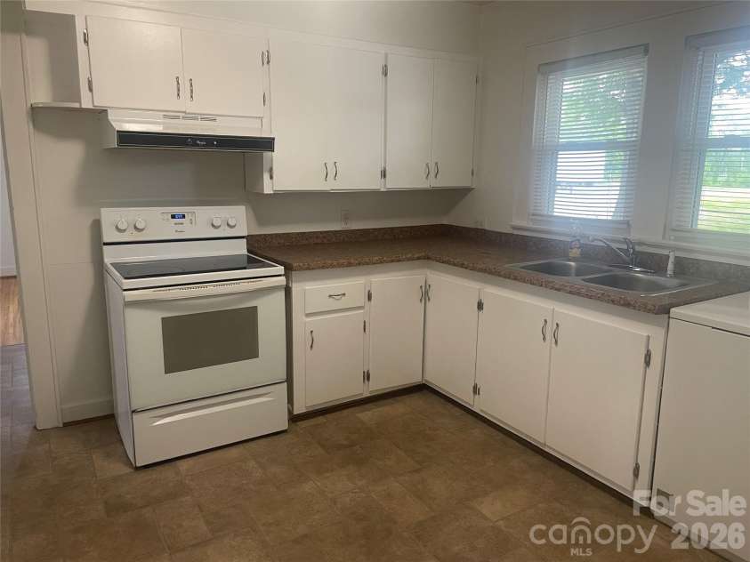 2040 Kannapolis Highway, Kannapolis, NC 28031.  MLS# CAR4363197, YatesRealty ID 8396. 