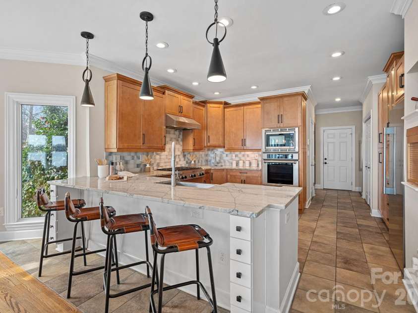 18019 Whispering Oaks Drive, Cornelius, NC 28031.  MLS# CAR4355958, YatesRealty ID 8397. Bar area large enough for four