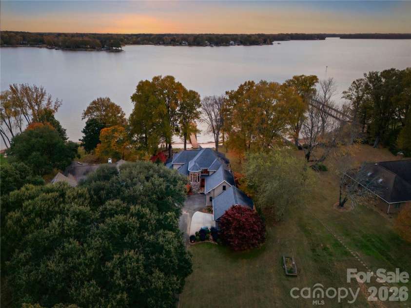 18019 Whispering Oaks Drive, Cornelius, NC 28031.  MLS# CAR4355958, YatesRealty ID 8397. Large Private Lot