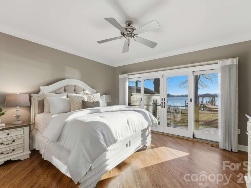 18019 Whispering Oaks Drive, Cornelius, NC 28031.  MLS# CAR4355958, YatesRealty ID 8397. Primary on Main with Incredible Views