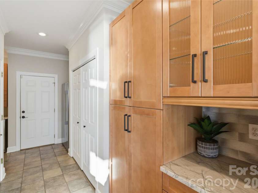 18019 Whispering Oaks Drive, Cornelius, NC 28031.  MLS# CAR4355958, YatesRealty ID 8397. Storage Abounds