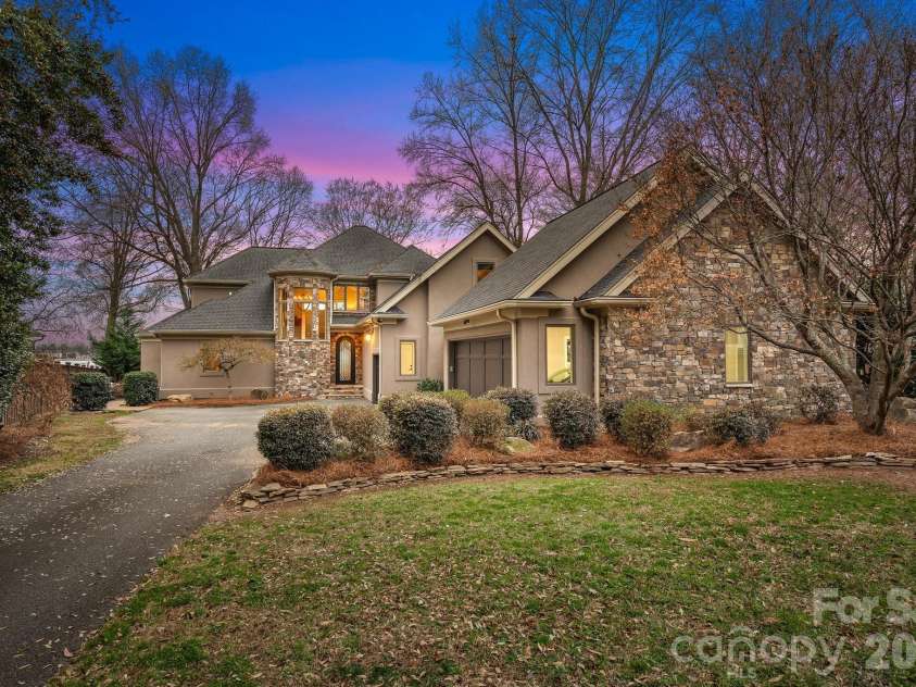 18019 Whispering Oaks Drive, Cornelius, NC 28031.  MLS# CAR4355958, YatesRealty ID 8397. Welcome Home!