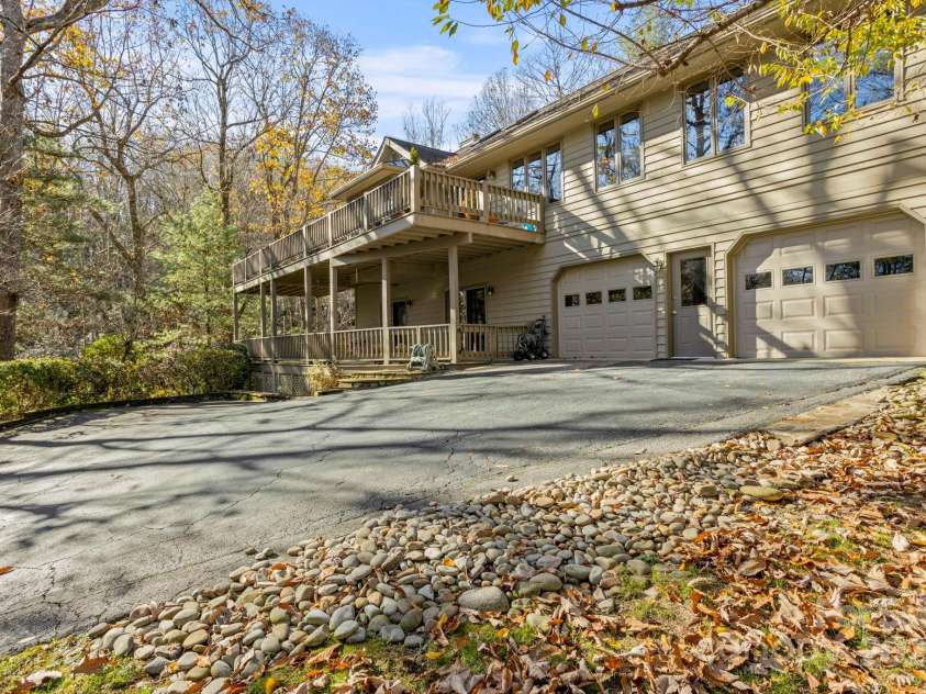 231 Greenleaf Drive, Flat Rock, NC 28731.  MLS# CAR4248890, YatesRealty ID 8397. 