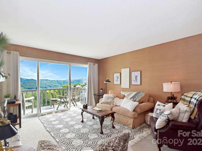 367 Skyleaf Drive, Banner Elk, NC 28604.  MLS# CAR4251134, YatesRealty ID 8398. 