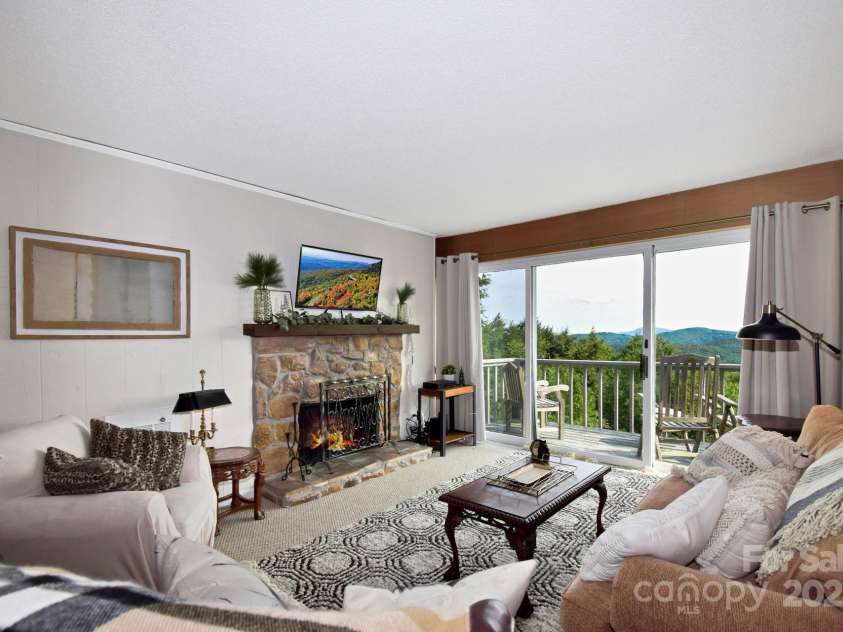 367 Skyleaf Drive, Banner Elk, NC 28604.  MLS# CAR4251134, YatesRealty ID 8398. 