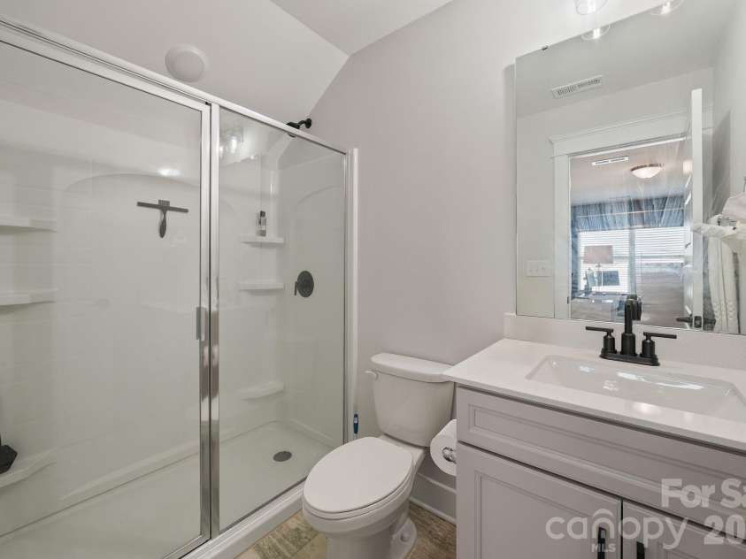 13231 Fiore Place, Huntersville, NC 28078.  MLS# CAR4394253, YatesRealty ID 8399. 3rd floor full bath