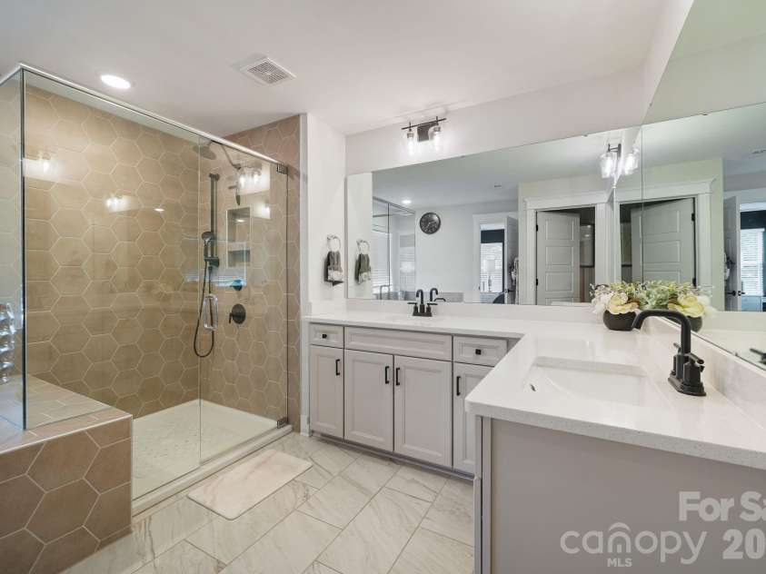 13231 Fiore Place, Huntersville, NC 28078.  MLS# CAR4394253, YatesRealty ID 8399. Primary bath