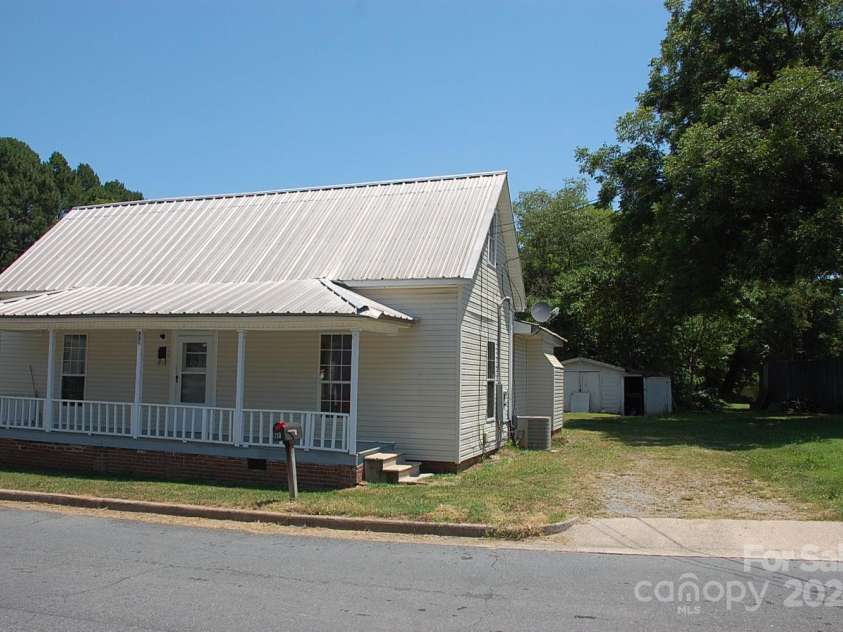 710 Austin Street, Albemarle, NC 28001.  MLS# CAR4131913, YatesRealty ID 84. 