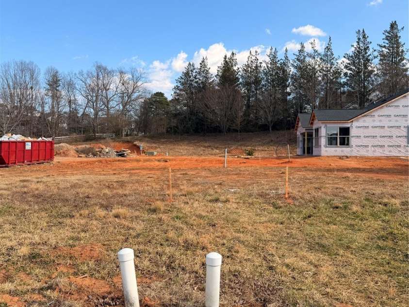 829B Wynnshire Drive, Hickory, NC 28601.  MLS# CAR4334352, YatesRealty ID 840. 