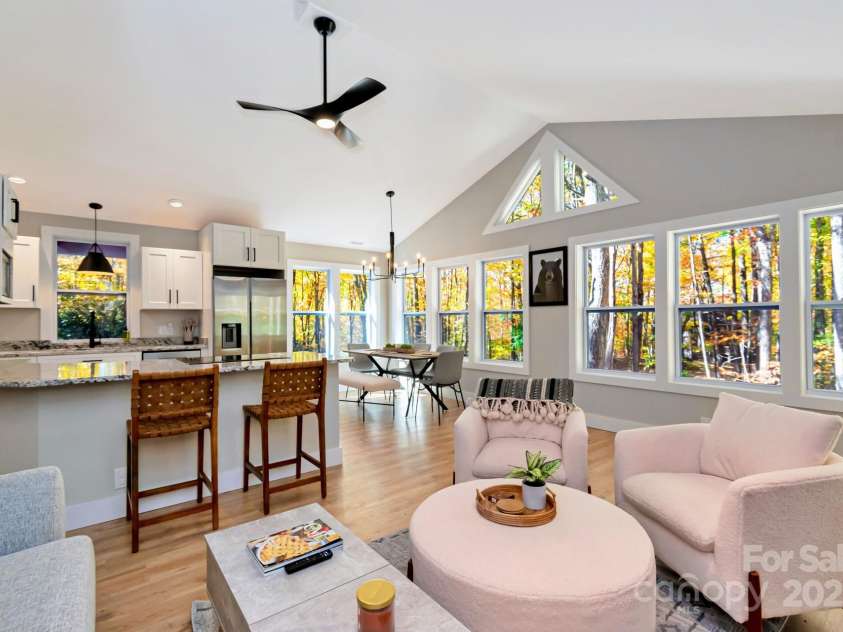 100 Spicewood Lane, Beech Mountain, NC 28604.  MLS# CAR4251246, YatesRealty ID 8400. 