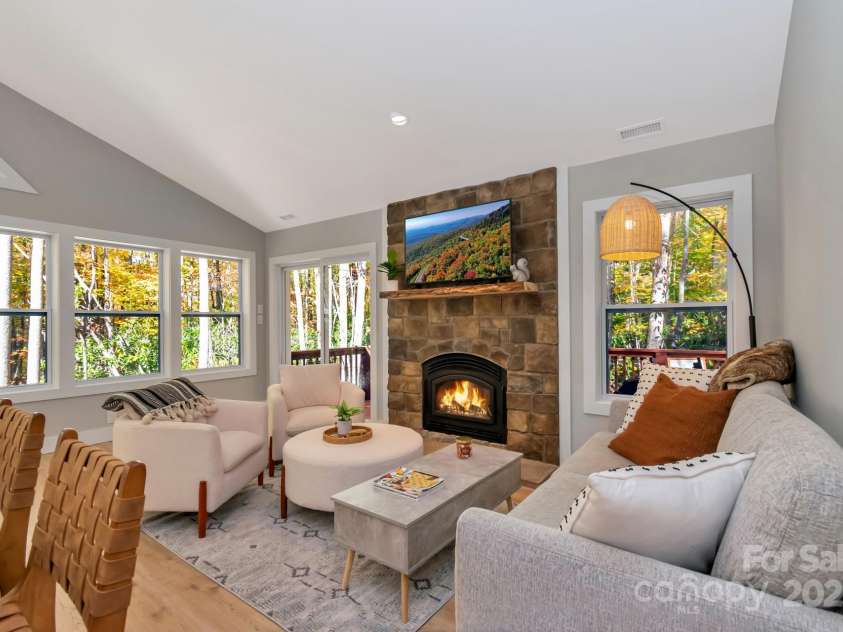 100 Spicewood Lane, Beech Mountain, NC 28604.  MLS# CAR4251246, YatesRealty ID 8400. 