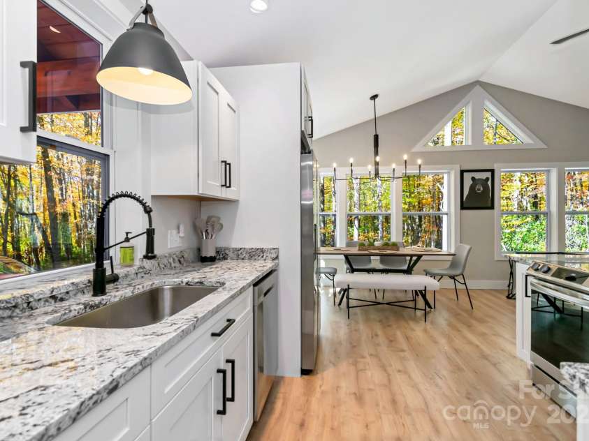 100 Spicewood Lane, Beech Mountain, NC 28604.  MLS# CAR4251246, YatesRealty ID 8400. 