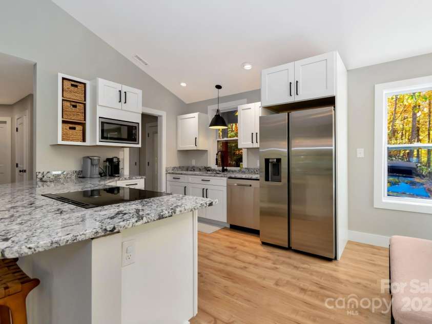 100 Spicewood Lane, Beech Mountain, NC 28604.  MLS# CAR4251246, YatesRealty ID 8400. 