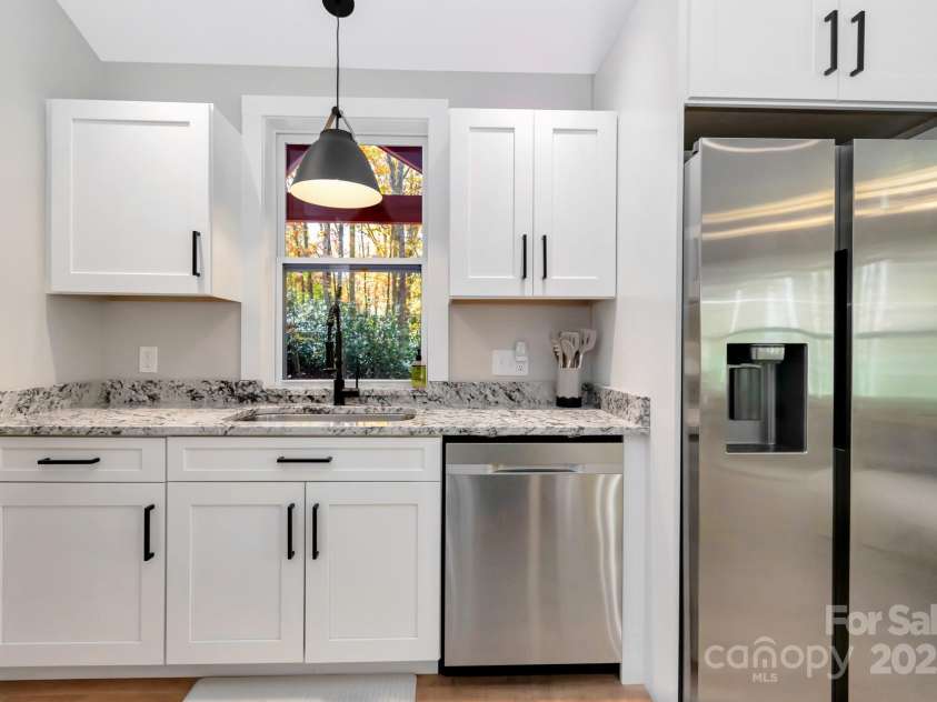 100 Spicewood Lane, Beech Mountain, NC 28604.  MLS# CAR4251246, YatesRealty ID 8400. 