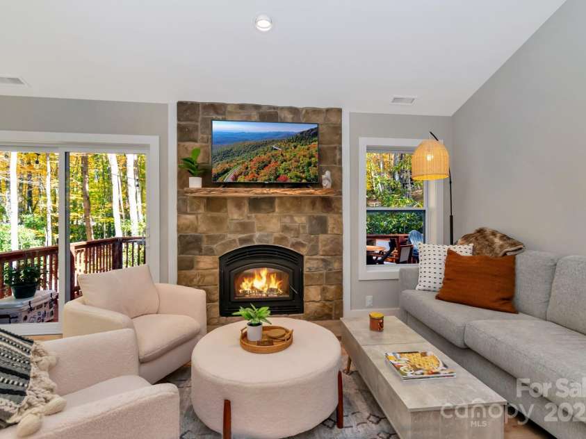 100 Spicewood Lane, Beech Mountain, NC 28604.  MLS# CAR4251246, YatesRealty ID 8400. 