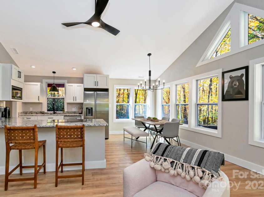 100 Spicewood Lane, Beech Mountain, NC 28604.  MLS# CAR4251246, YatesRealty ID 8400. 