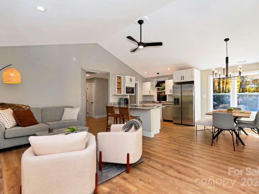 100 Spicewood Lane, Beech Mountain, NC 28604.  MLS# CAR4251246, YatesRealty ID 8400. 