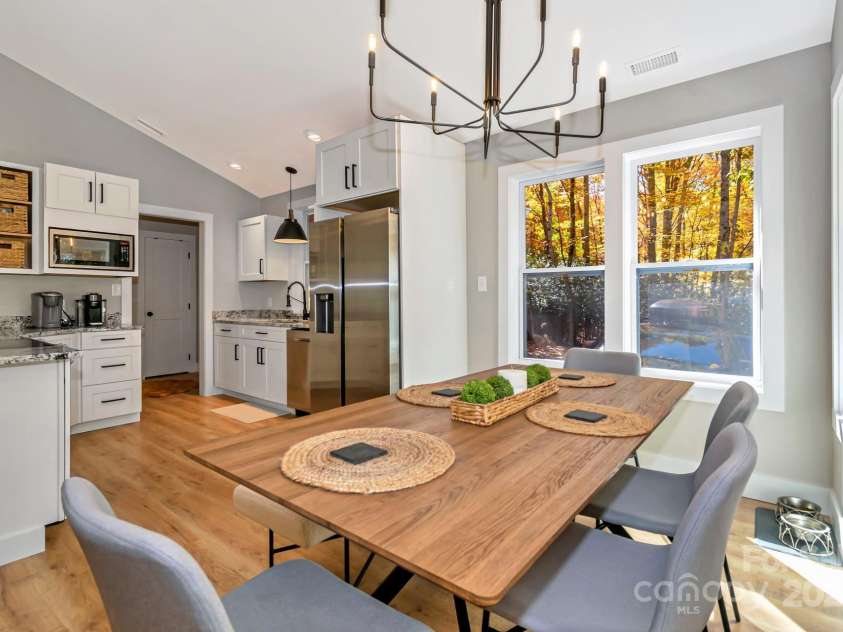 100 Spicewood Lane, Beech Mountain, NC 28604.  MLS# CAR4251246, YatesRealty ID 8400. 