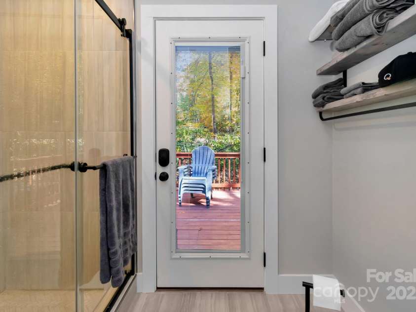 100 Spicewood Lane, Beech Mountain, NC 28604.  MLS# CAR4251246, YatesRealty ID 8400. 