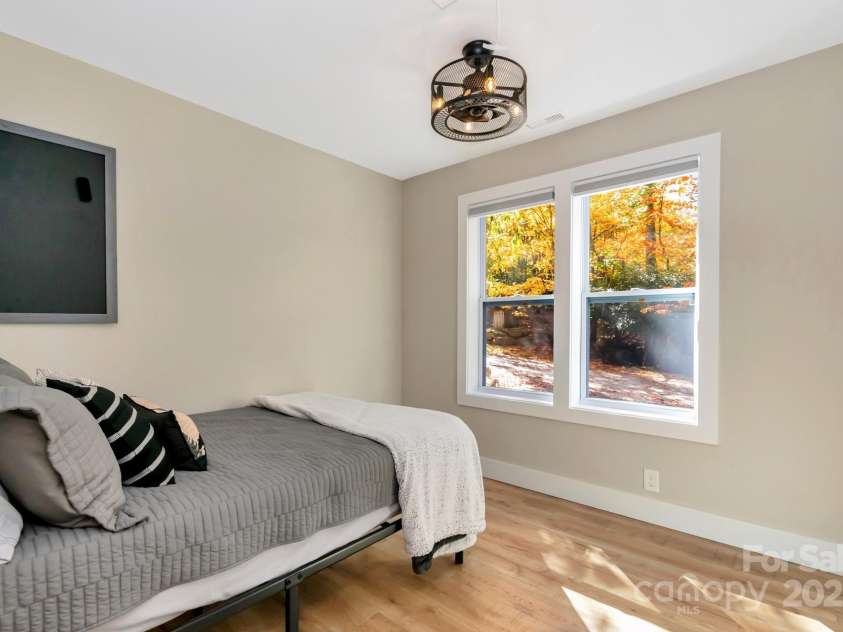 100 Spicewood Lane, Beech Mountain, NC 28604.  MLS# CAR4251246, YatesRealty ID 8400. 