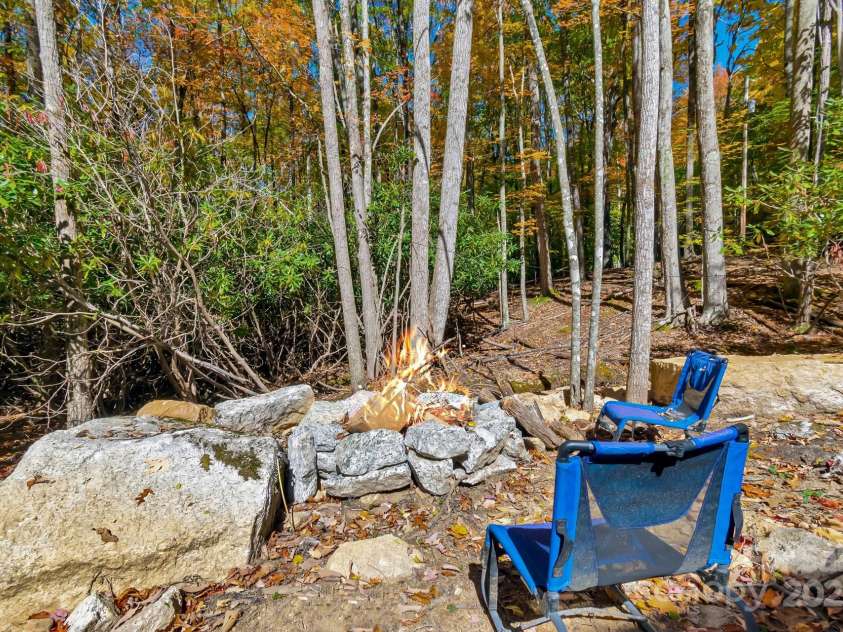 100 Spicewood Lane, Beech Mountain, NC 28604.  MLS# CAR4251246, YatesRealty ID 8400. 