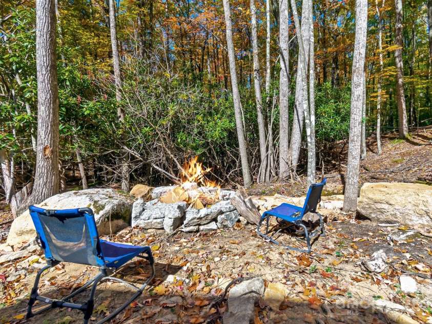 100 Spicewood Lane, Beech Mountain, NC 28604.  MLS# CAR4251246, YatesRealty ID 8400. 