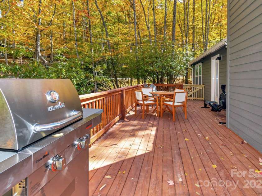 100 Spicewood Lane, Beech Mountain, NC 28604.  MLS# CAR4251246, YatesRealty ID 8400. 