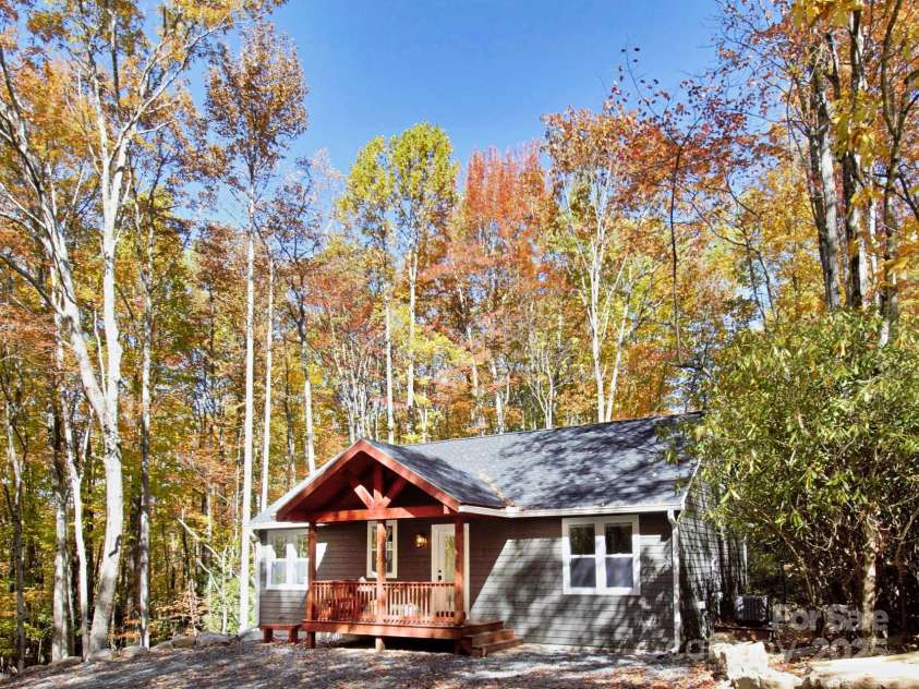 100 Spicewood Lane, Beech Mountain, NC 28604.  MLS# CAR4251246, YatesRealty ID 8400. 