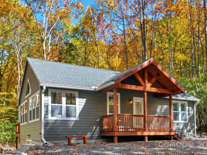 100 Spicewood Lane, Beech Mountain, NC 28604.  MLS# CAR4251246, YatesRealty ID 8400. 