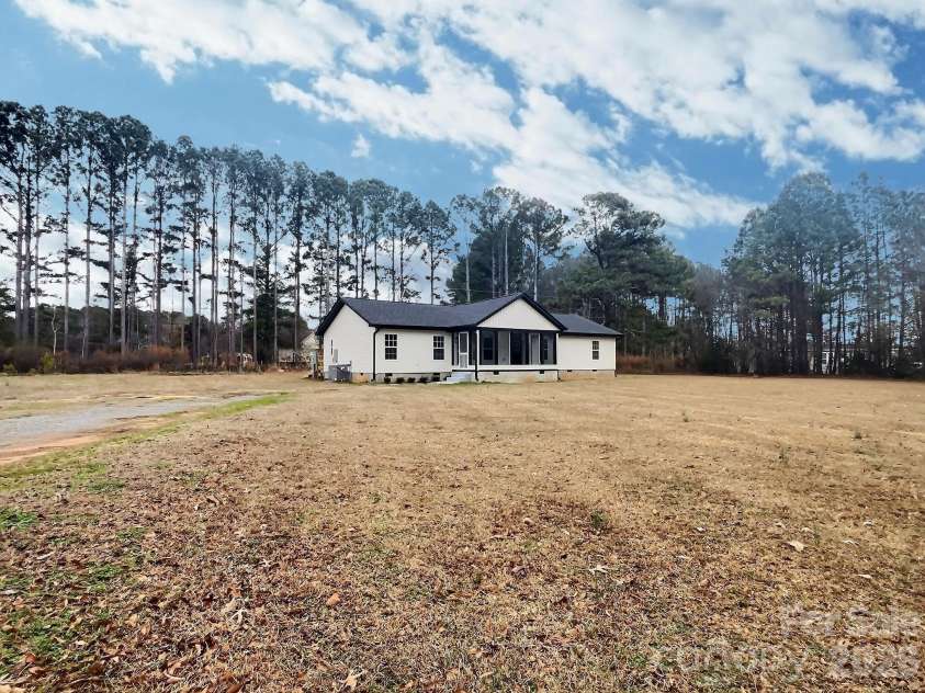 6205 Richburg Road, Great Falls, SC 29055.  MLS# CAR4337918, YatesRealty ID 8400. 