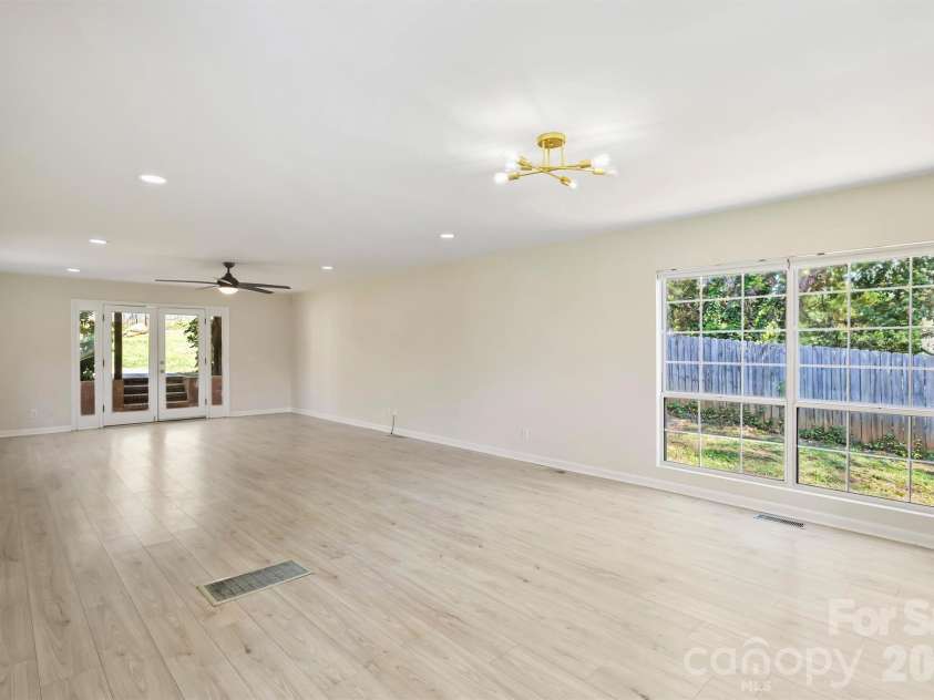 5447 Alpine Lane, Charlotte, NC 28269.  MLS# CAR4353524, YatesRealty ID 8401. 