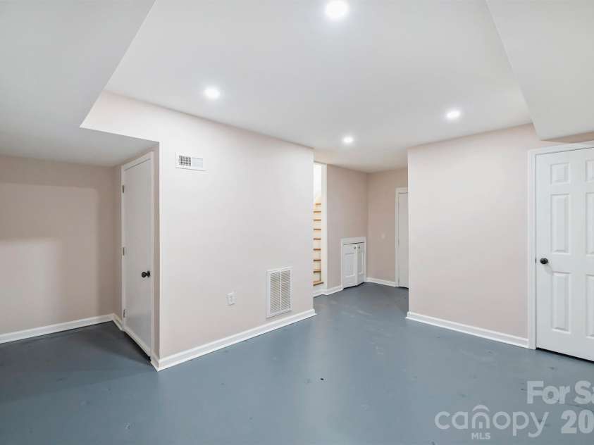 5447 Alpine Lane, Charlotte, NC 28269.  MLS# CAR4353524, YatesRealty ID 8401. 