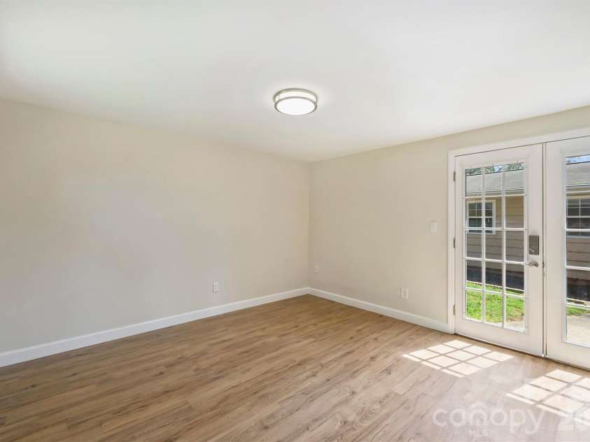 5447 Alpine Lane, Charlotte, NC 28269.  MLS# CAR4353524, YatesRealty ID 8401. 
