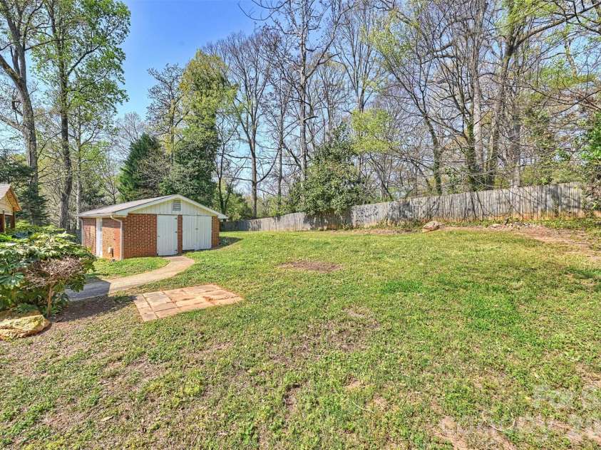 5447 Alpine Lane, Charlotte, NC 28269.  MLS# CAR4353524, YatesRealty ID 8401. 