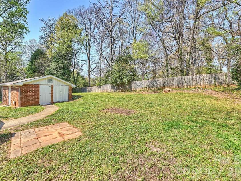 5447 Alpine Lane, Charlotte, NC 28269.  MLS# CAR4353524, YatesRealty ID 8401. 
