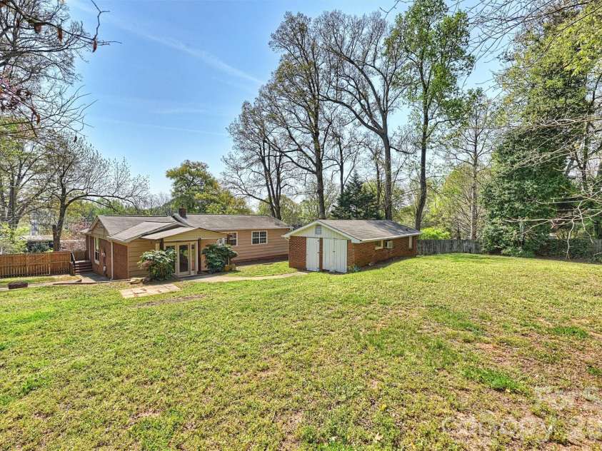 5447 Alpine Lane, Charlotte, NC 28269.  MLS# CAR4353524, YatesRealty ID 8401. 