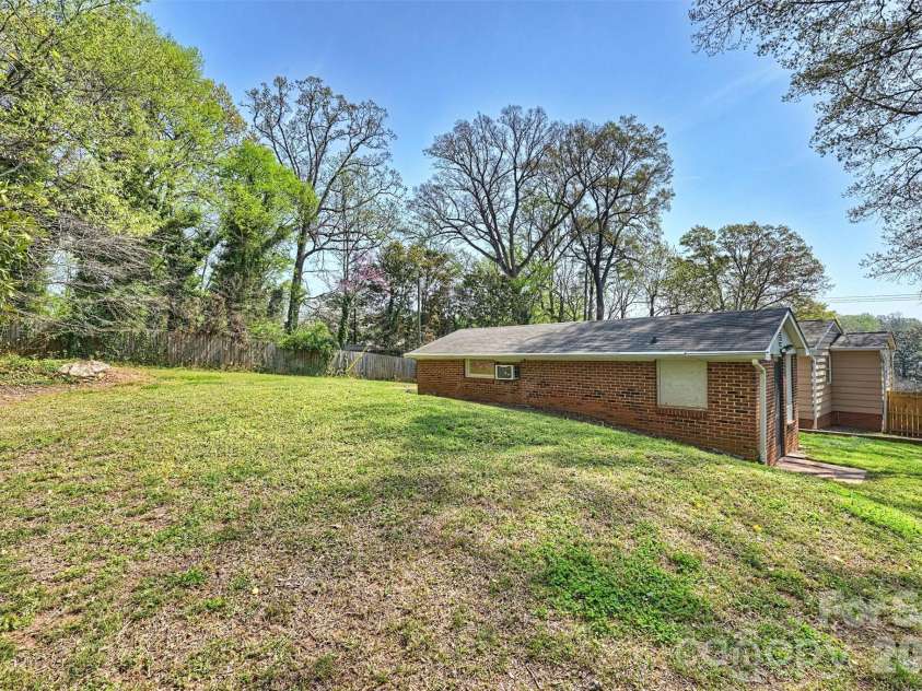 5447 Alpine Lane, Charlotte, NC 28269.  MLS# CAR4353524, YatesRealty ID 8401. 