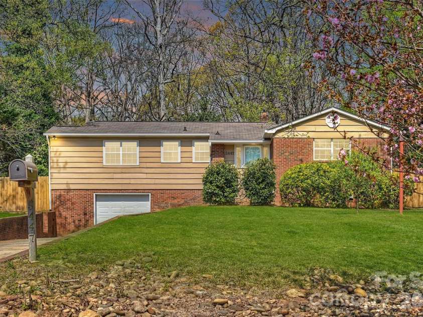 5447 Alpine Lane, Charlotte, NC 28269.  MLS# CAR4353524, YatesRealty ID 8401. 