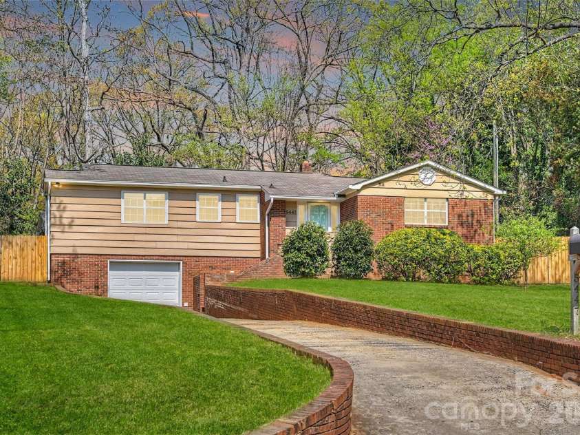 5447 Alpine Lane, Charlotte, NC 28269.  MLS# CAR4353524, YatesRealty ID 8401. 