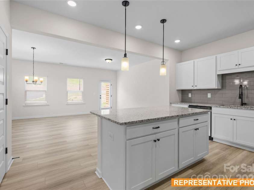 6013 Jasmine Branch Road, Charlotte, NC 28216.  MLS# CAR4266477, YatesRealty ID 8401. Suwanee Kitchen