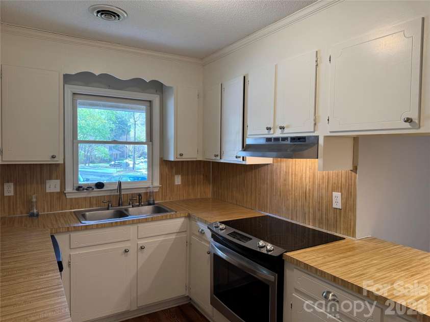 110 Ashleigh Court, Fort Mill, SC 29715.  MLS# CAR4363123, YatesRealty ID 8402. 