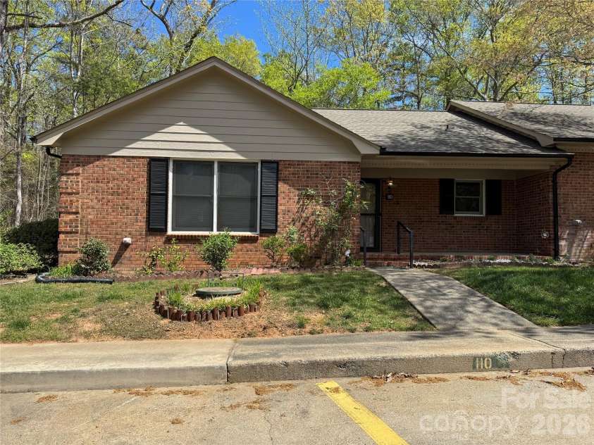 110 Ashleigh Court, Fort Mill, SC 29715.  MLS# CAR4363123, YatesRealty ID 8402. 