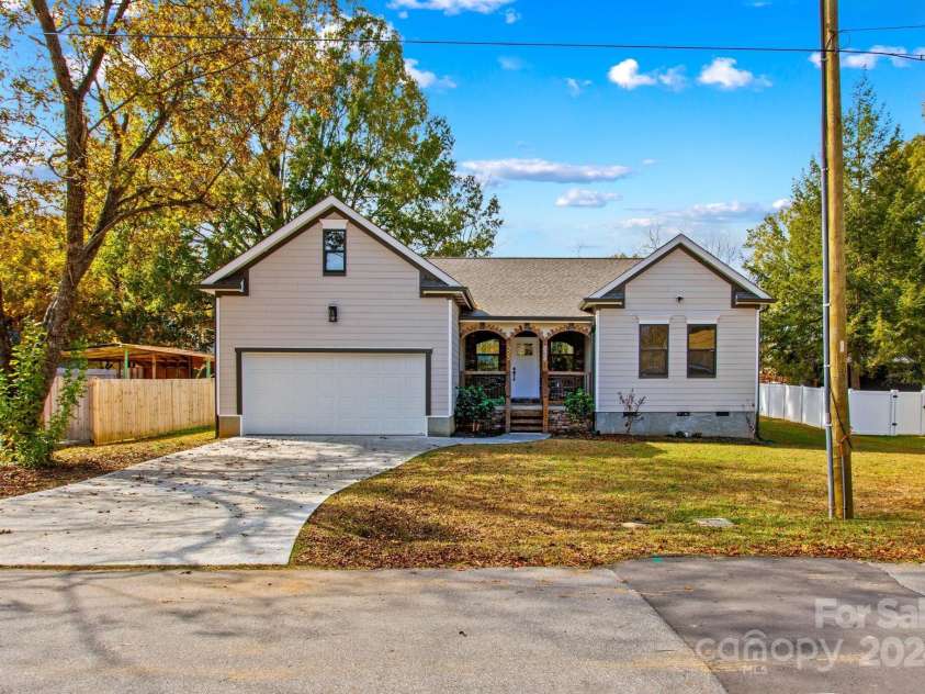 523 Carolina Boulevard, Salisbury, NC 28146.  MLS# CAR4199566, YatesRealty ID 8402. 