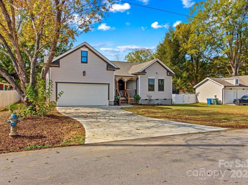 523 Carolina Boulevard, Salisbury, NC 28146.  MLS# CAR4199566, YatesRealty ID 8402. 