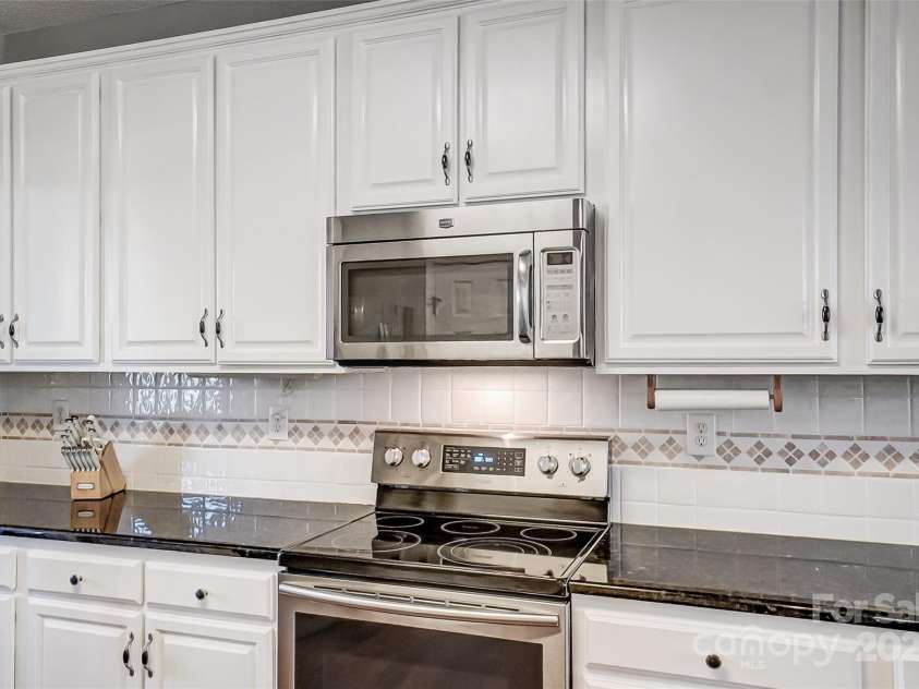 62 Pond View Lane, Fort Mill, SC 29715.  MLS# CAR4244600, YatesRealty ID 8403. 