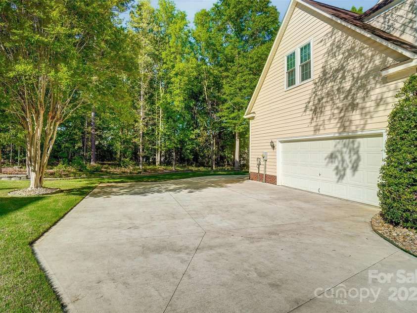 62 Pond View Lane, Fort Mill, SC 29715.  MLS# CAR4244600, YatesRealty ID 8403. 