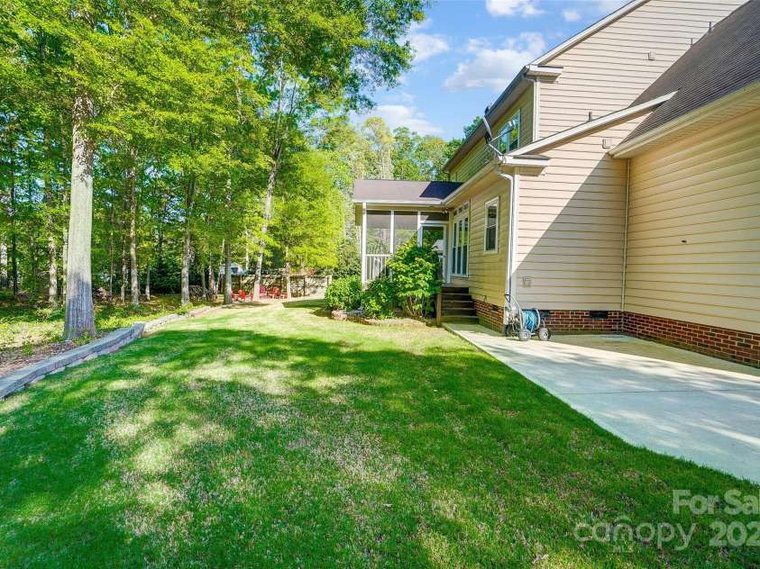 62 Pond View Lane, Fort Mill, SC 29715.  MLS# CAR4244600, YatesRealty ID 8403. 