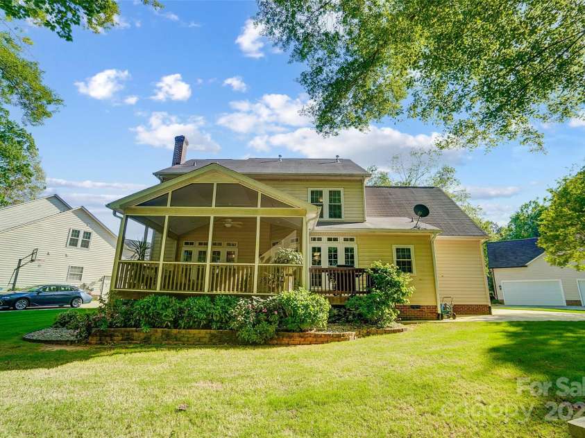 62 Pond View Lane, Fort Mill, SC 29715.  MLS# CAR4244600, YatesRealty ID 8403. 
