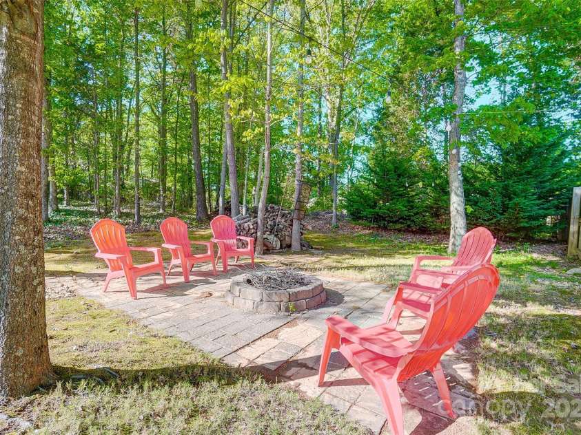 62 Pond View Lane, Fort Mill, SC 29715.  MLS# CAR4244600, YatesRealty ID 8403. 
